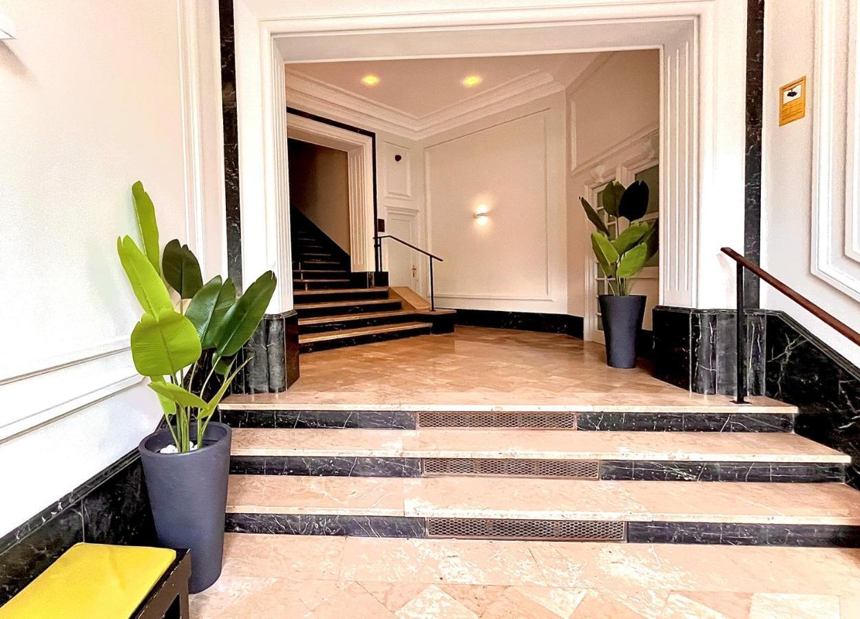 Fisa Rentals Gran Via Apartments Barcelona Exterior photo