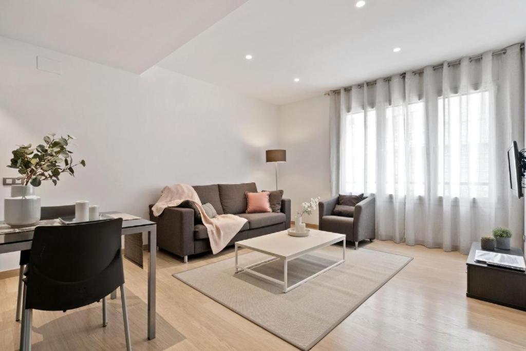 Fisa Rentals Gran Via Apartments Barcelona Exterior photo