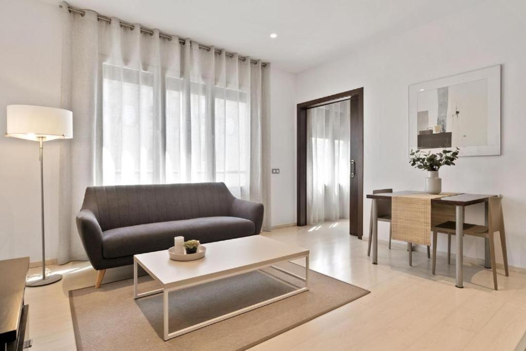 Fisa Rentals Gran Via Apartments Barcelona Exterior photo