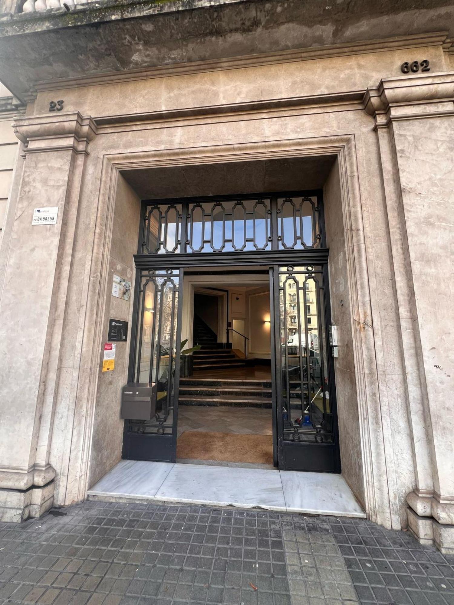 Fisa Rentals Gran Via Apartments Barcelona Exterior photo